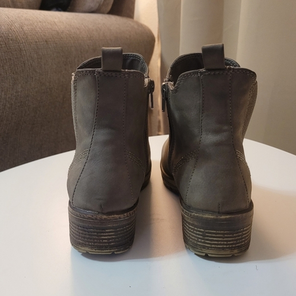 Maurices Anna Chelsea Gray Ankle Booties Size 8.5 - Picture 4 of 7